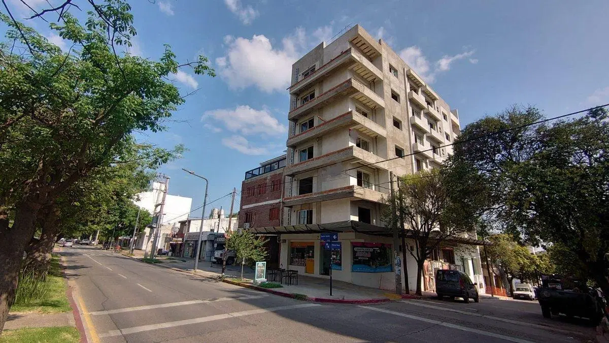 LOCAL COMERCIAL SOBRE AV. DUARTE QUIROS. 2