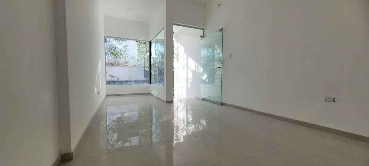 LOCAL COMERCIAL SOBRE AV. DUARTE QUIROS. 7