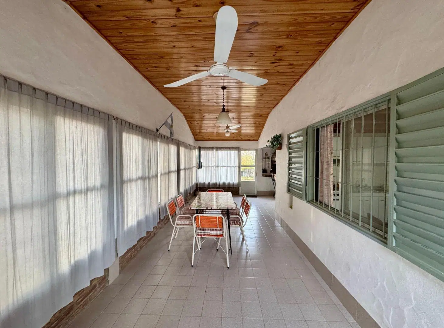 VENTA CASA 2 DORMITORIOS TERRENO 1.061 m² AMBOY 2