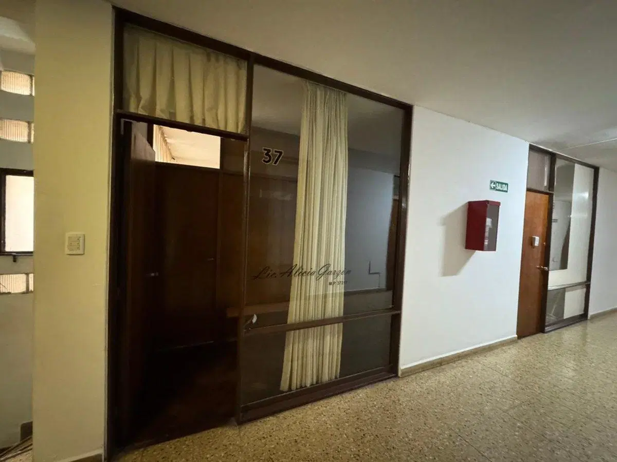 VENTA OFICINA B° CENTRO EXCELENTE UBICACION 8