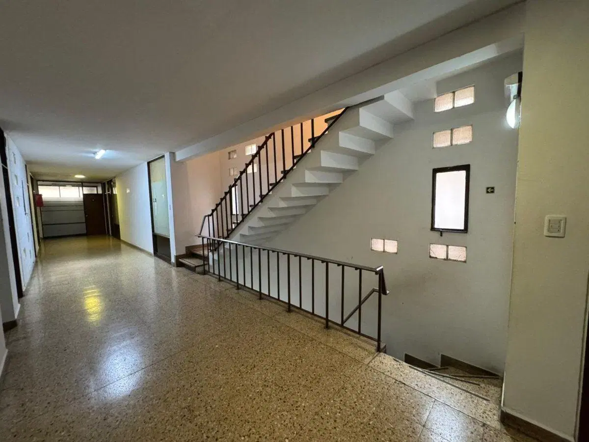 VENTA OFICINA B° CENTRO EXCELENTE UBICACION 4