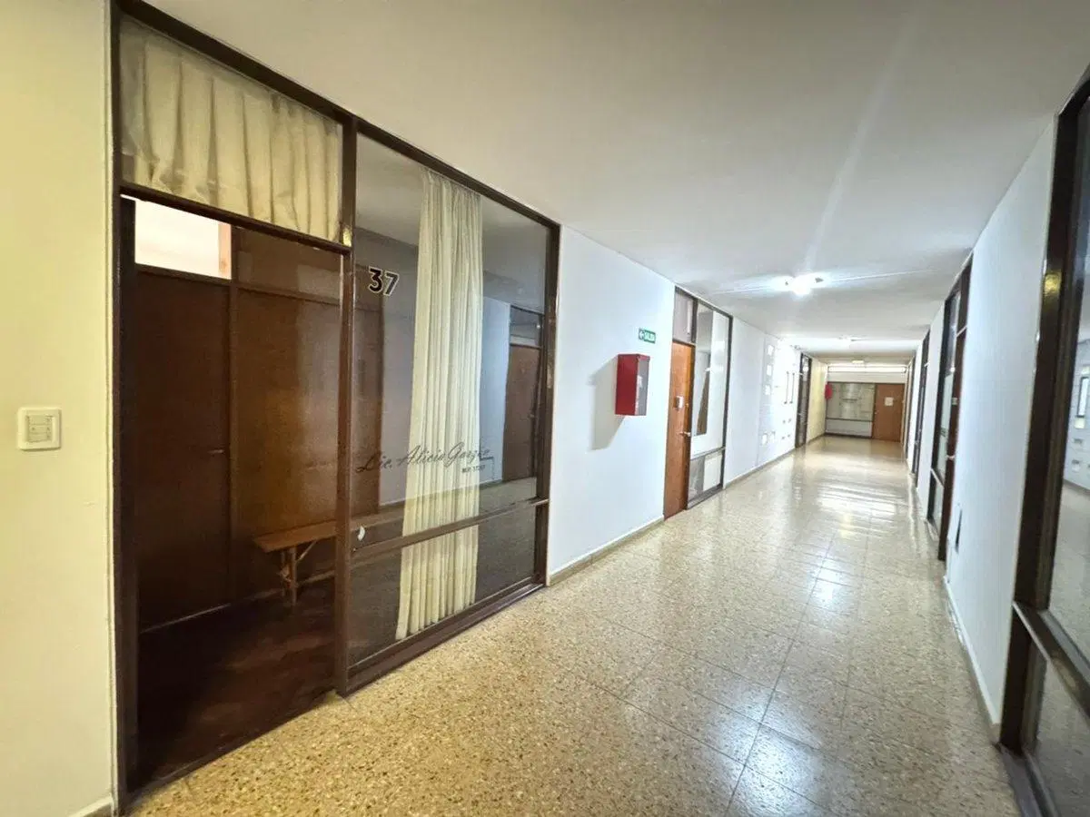 VENTA OFICINA B° CENTRO EXCELENTE UBICACION 3