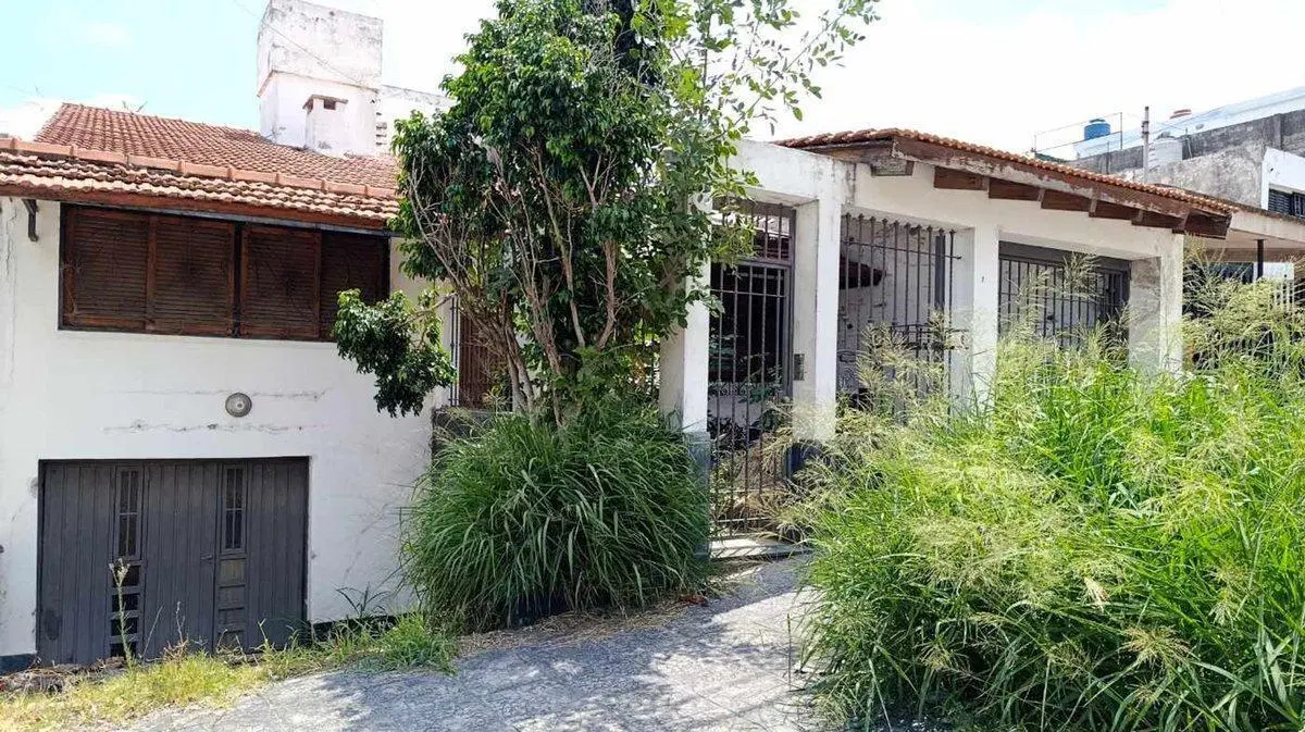 VENTA CASA 4 DORMITORIOS CON PILETA ALTAMIRA 5
