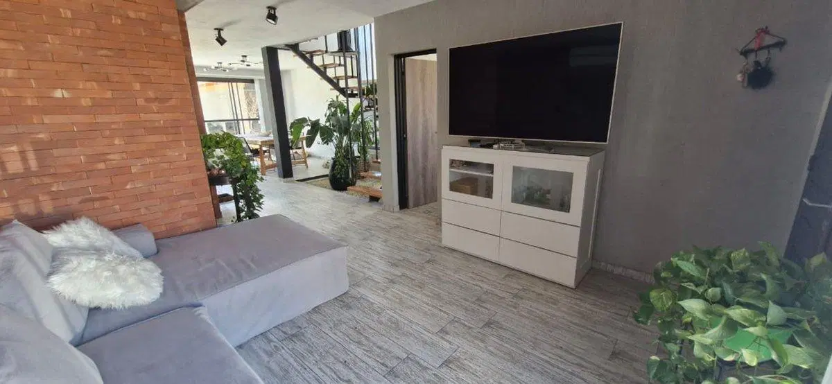 CASA 4 DORMITORIOS 4 BAÑOS Y PILETA EN DOCTA 8