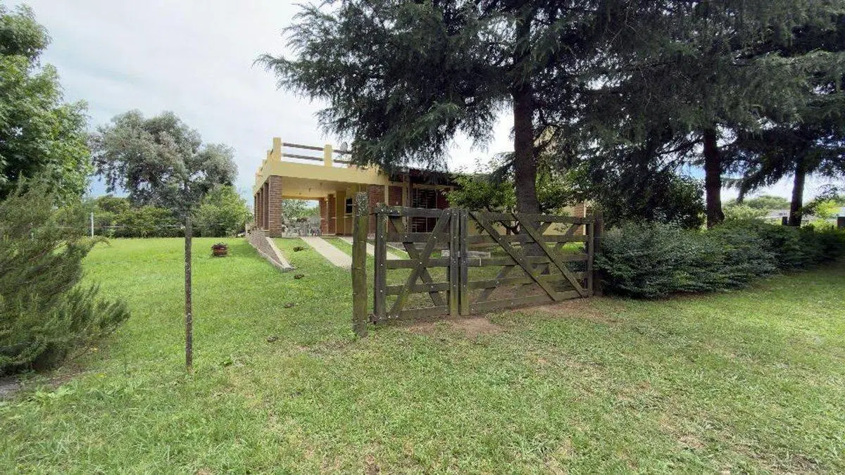 VENTA CASA 2 DORMITORIOS PILETA POTRERO DE GARAY 3