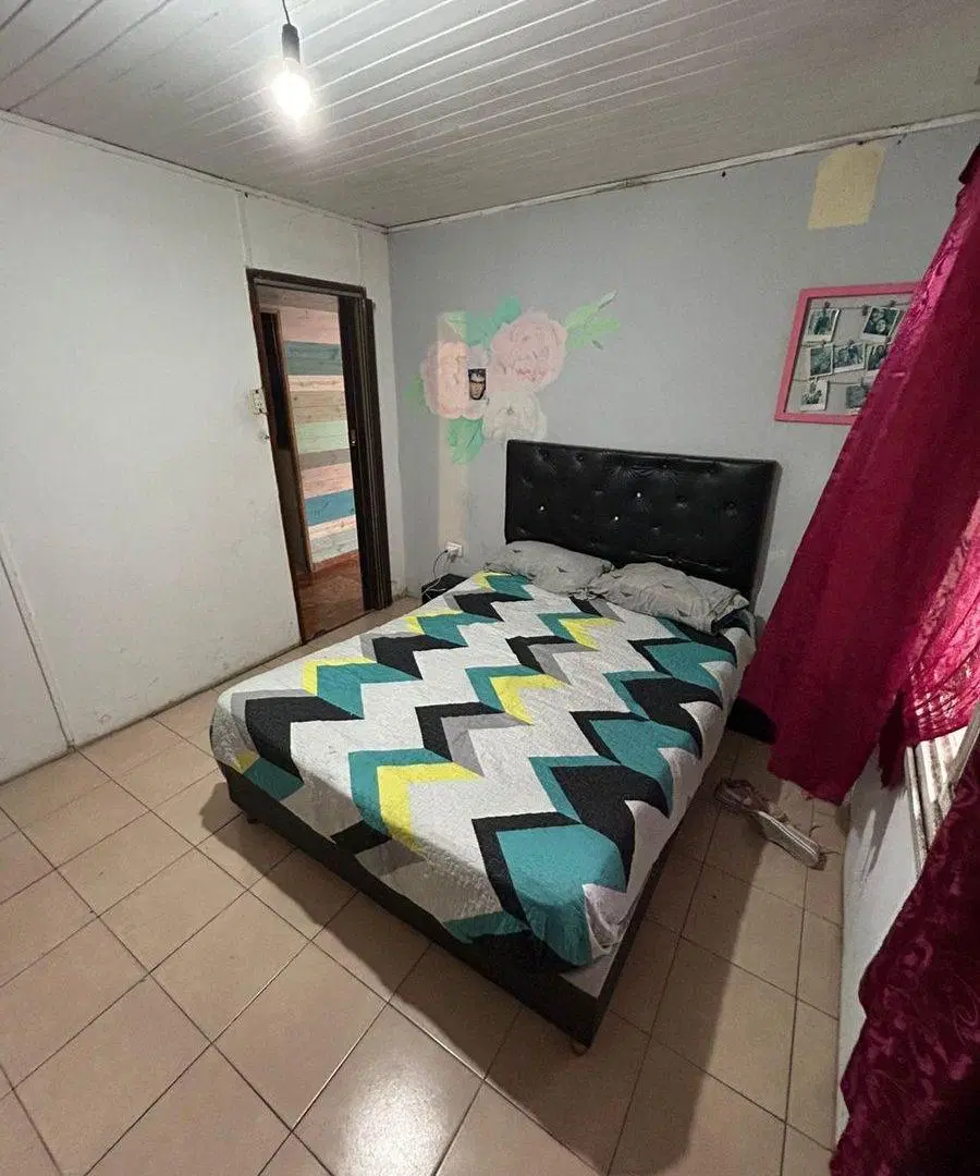 Casa en venta mas local comercial Parque Republica 8