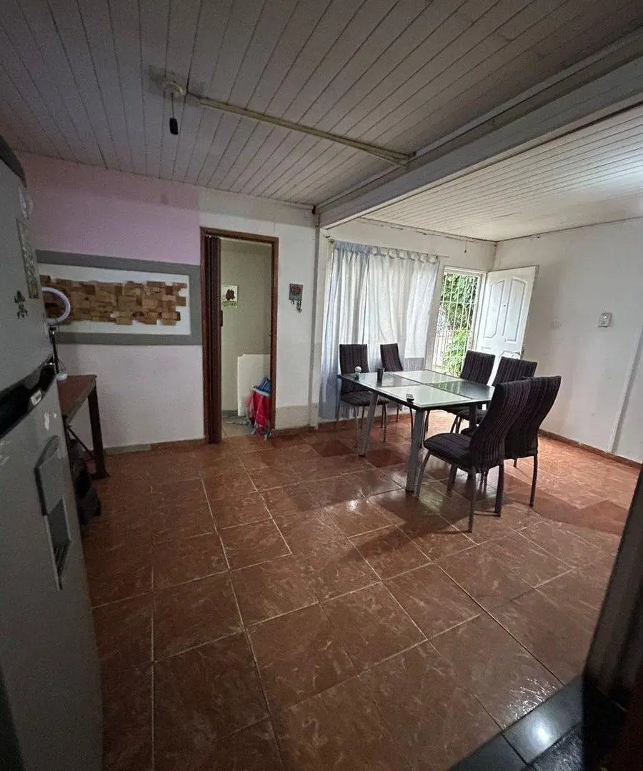 Casa en venta mas local comercial Parque Republica 2