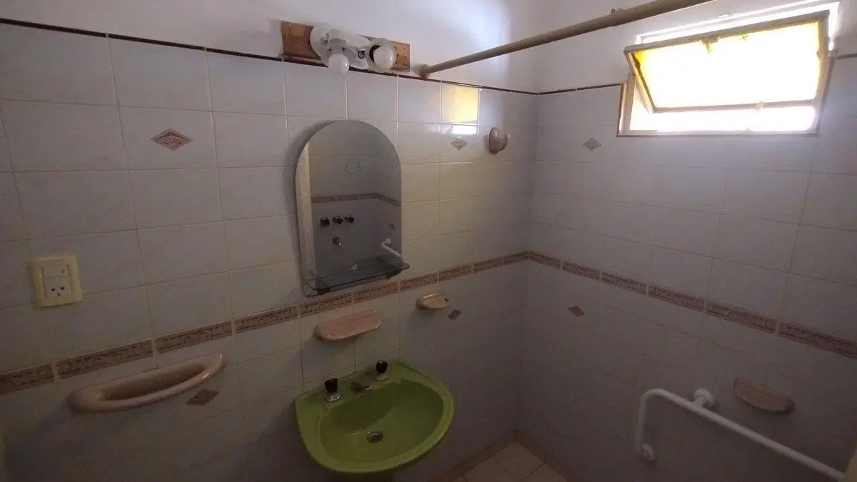 Casa en venta 2 dormitorios en barrio Sarmiento 5