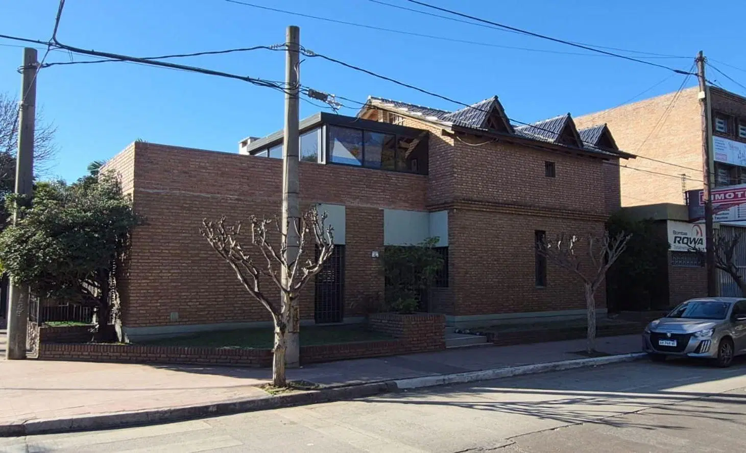 VENTA CASA 6 DORMITORIOS 3 BAÑOS PILETA B AYACUCHO 3