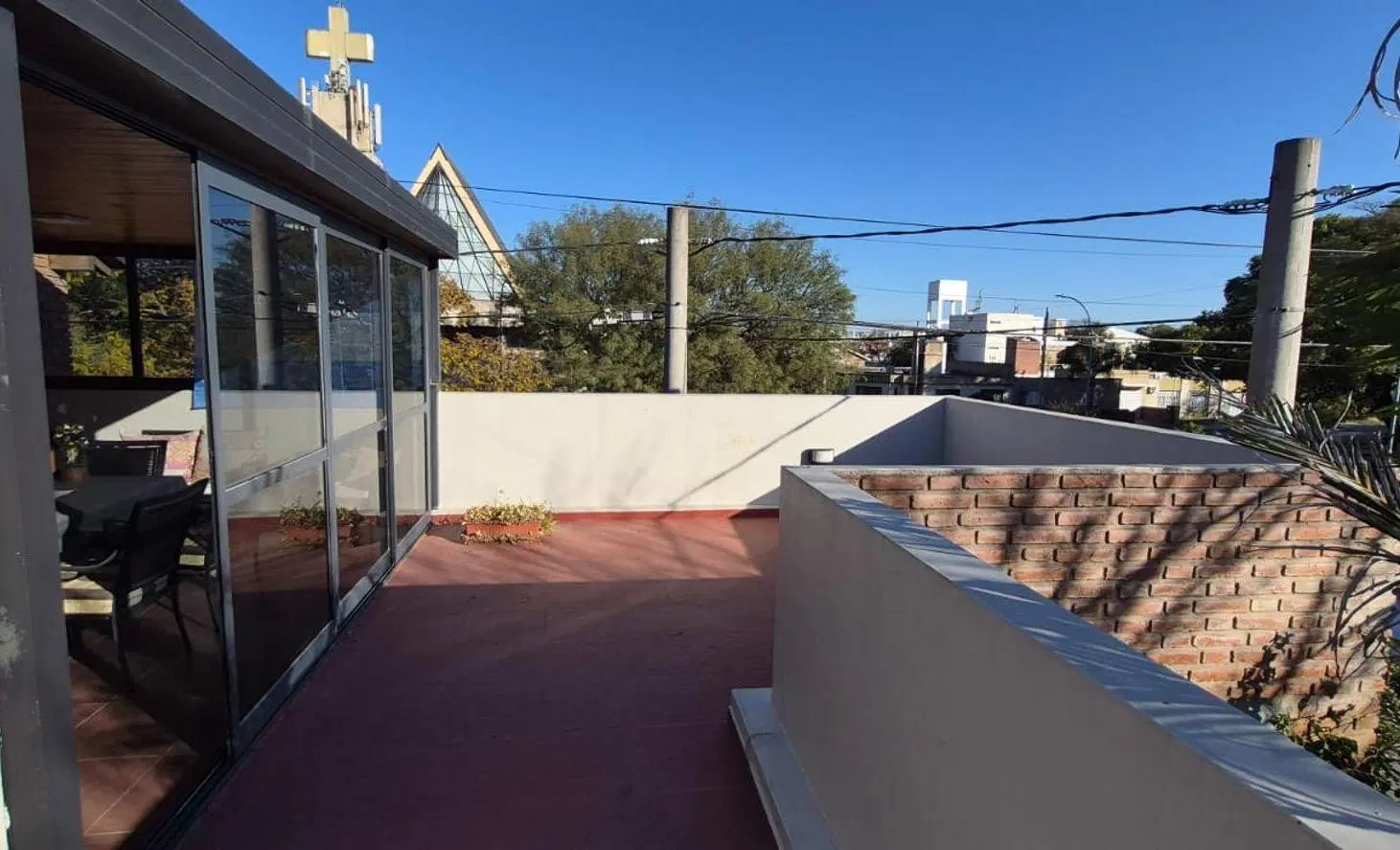 VENTA CASA 6 DORMITORIOS 3 BAÑOS PILETA B AYACUCHO 8