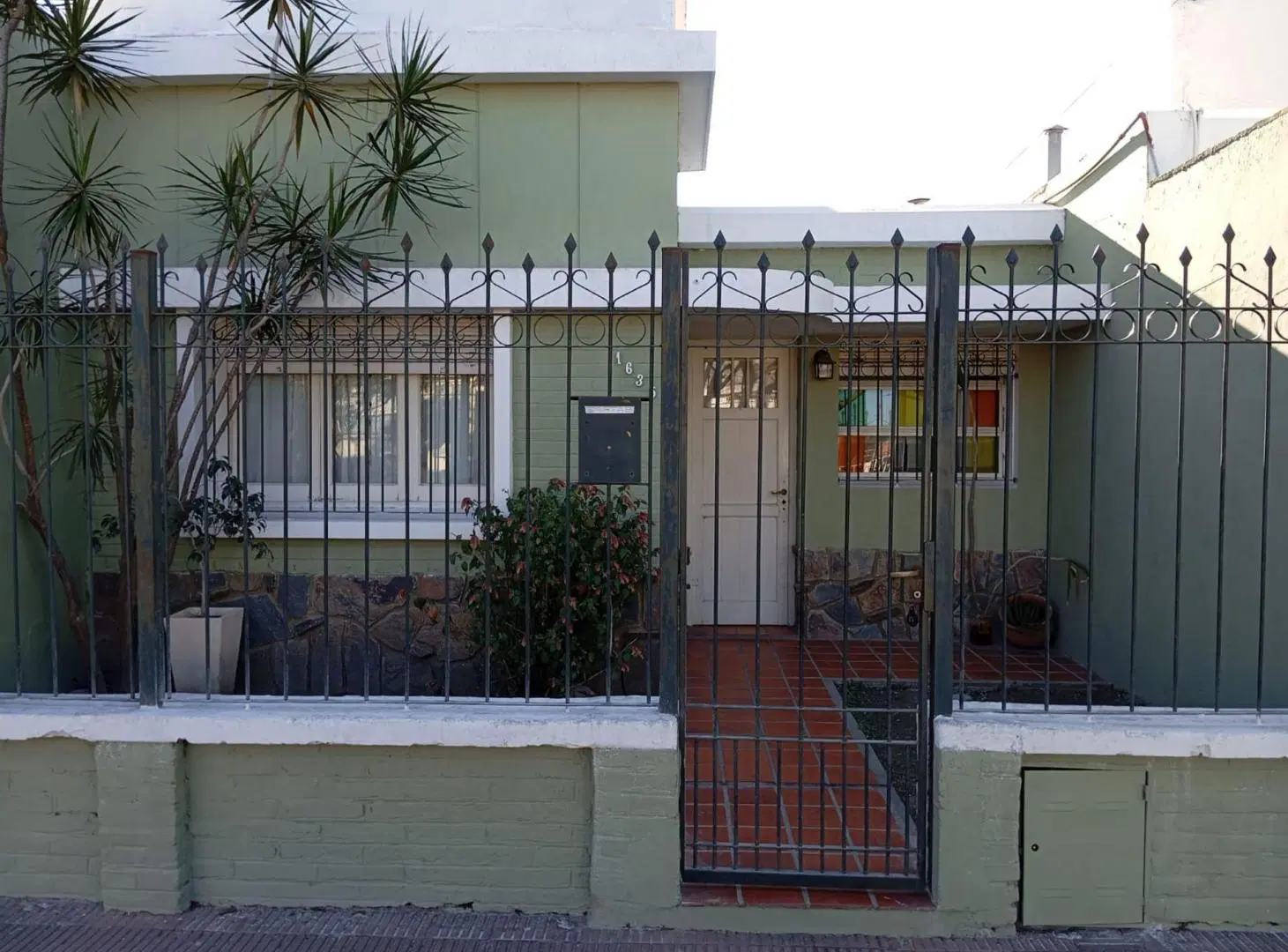 VENTA CASA TALLERES OESTE 4 DORMITORIOS 5