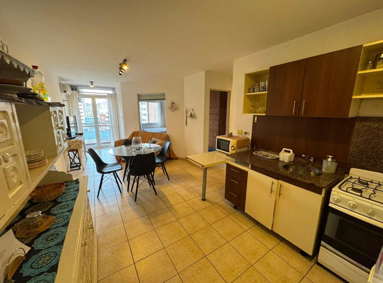 Foto de VENTA DEPTO 1 DORM Y BALCON. AMOBLADO. BV ILLIA., imagen 4