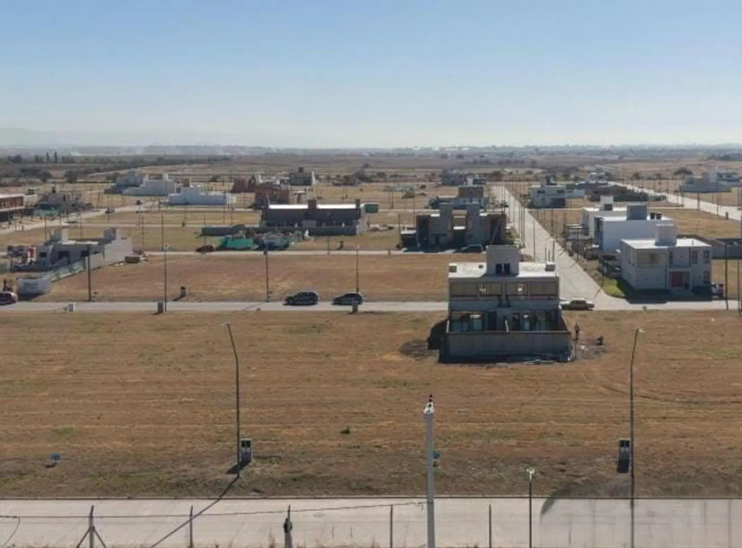 LOTE DE 348M2 APTO DUPLEX EN CAMPOS DE MANANTIALES 2