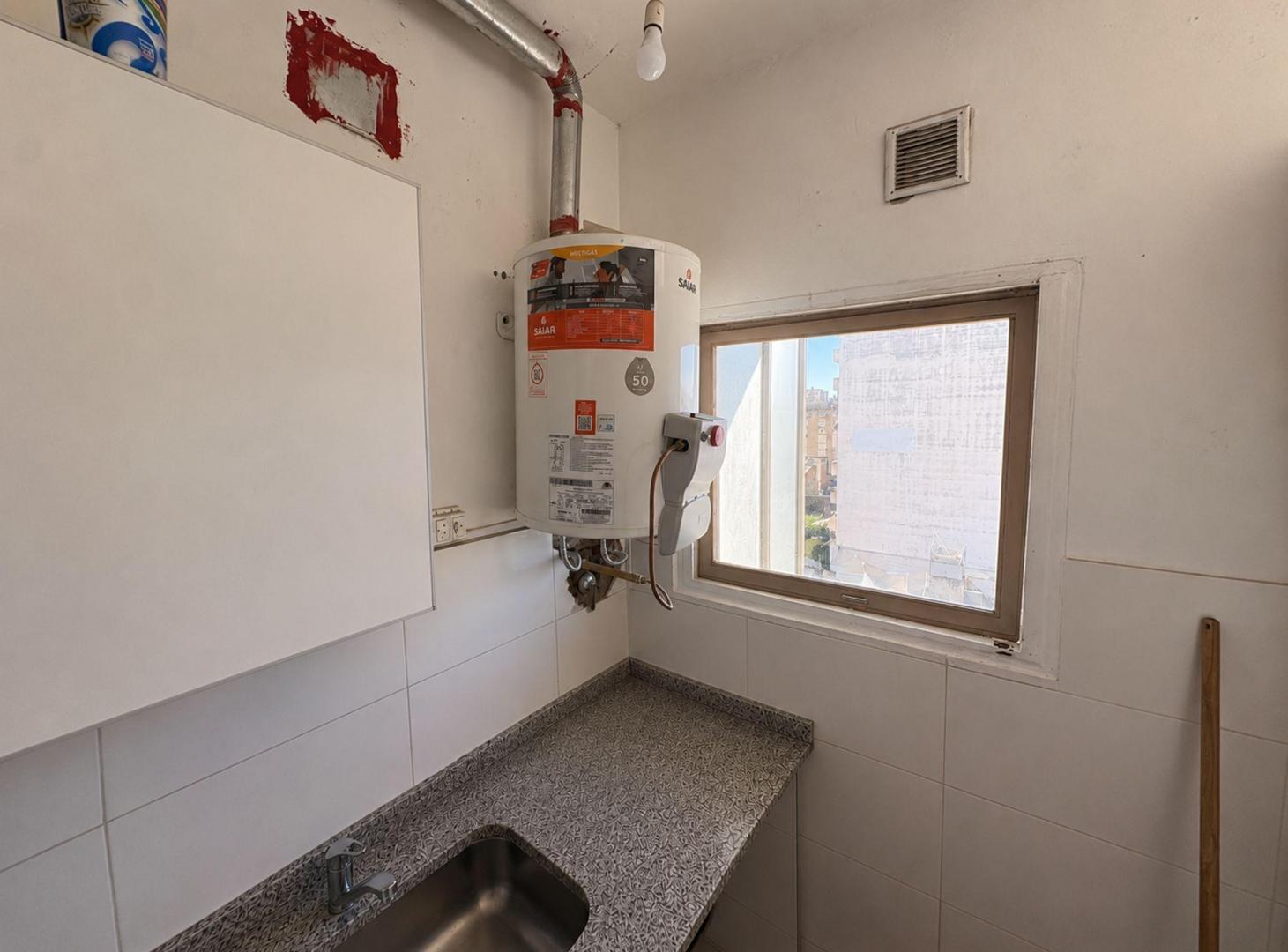 Foto de VENTA DEPARTAMENTO 3 DORMITORIOS SOBRE AV GRAL PAZ, imagen 4