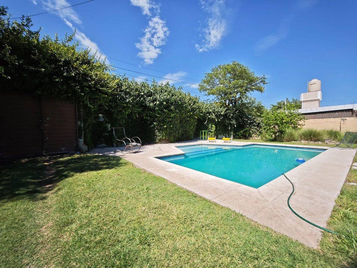 Foto de CASA 3 DORMITORIOS + PILETA B°GRANJA DE FUNES, imagen 2