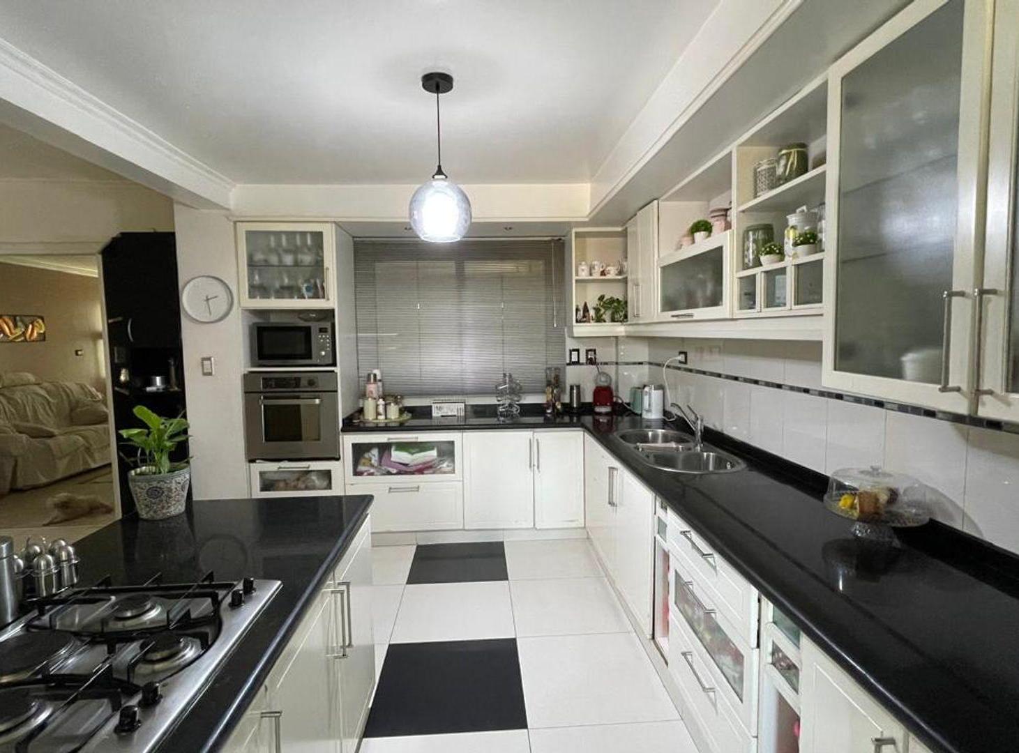 Foto de VENTA CASA 4 DORMITORIOS PARQUE SAN VICENTE, imagen 3