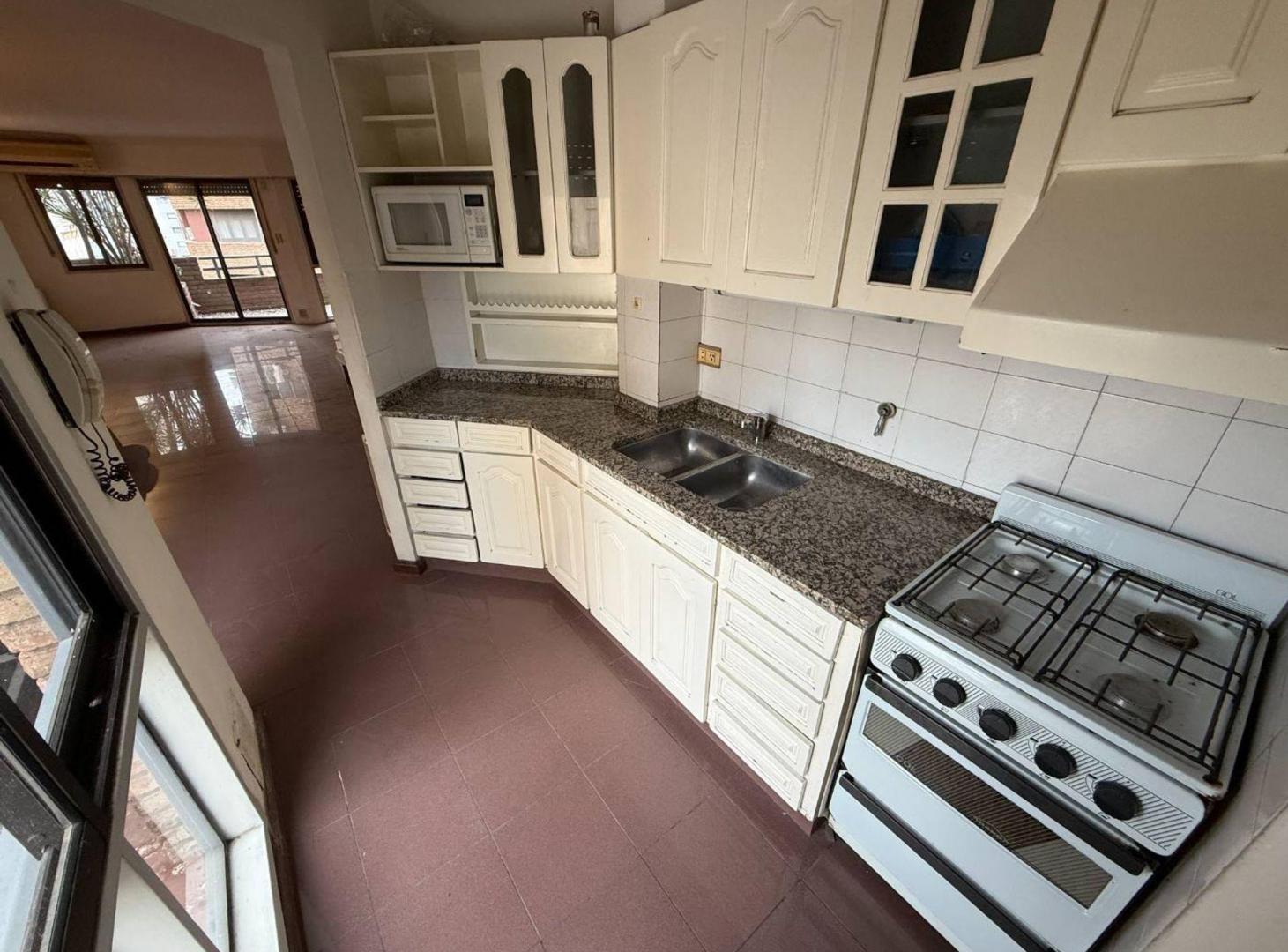 Foto de VENTA AMPLIO DEPARTAMENTO 1 DORMITORIO - CENTRO, imagen 4