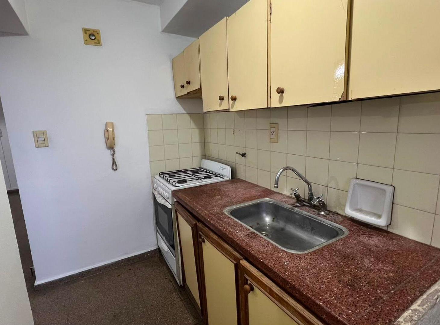 Foto de VENTA DEPARTAMENTO 2 DORMITORIO BARRIO ALBERDI, imagen 4