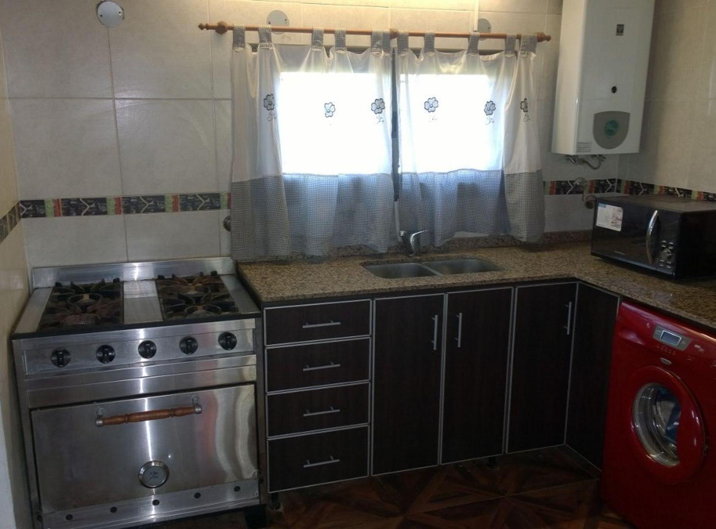 Foto de VENTA CASA DE 2 PLANTAS EN LOS REARTES| 80.000 USD, imagen 2
