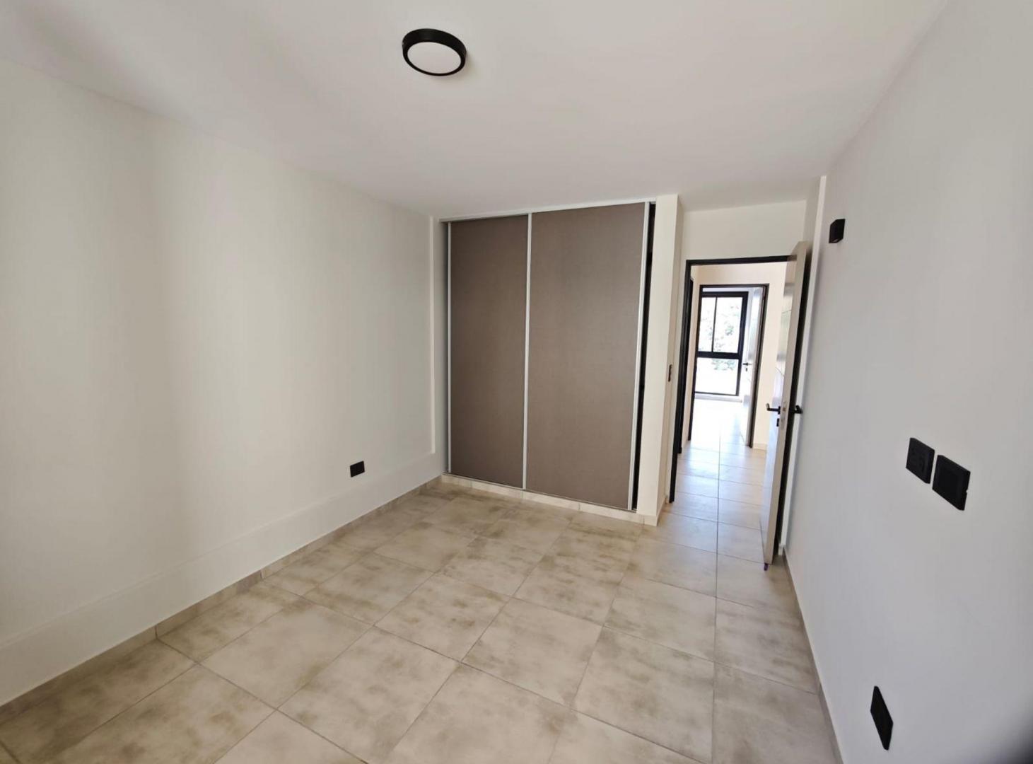 Foto de DEPARTAMENTO 2 DORMITORIO CON BALCON ALTO ALBERDI, imagen 4