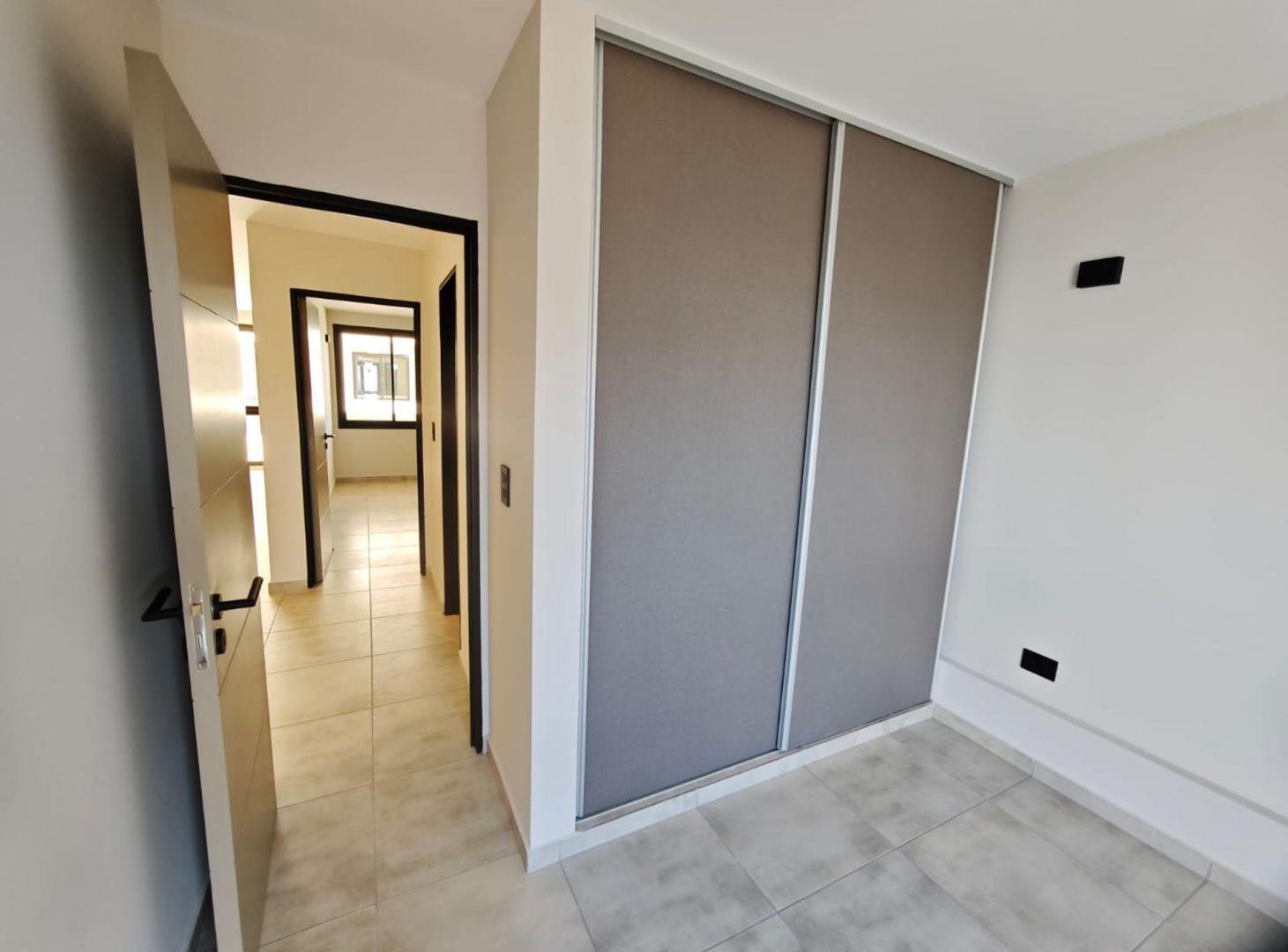 Foto de DEPARTAMENTO 2 DORMITORIO CON BALCON ALTO ALBERDI, imagen 2