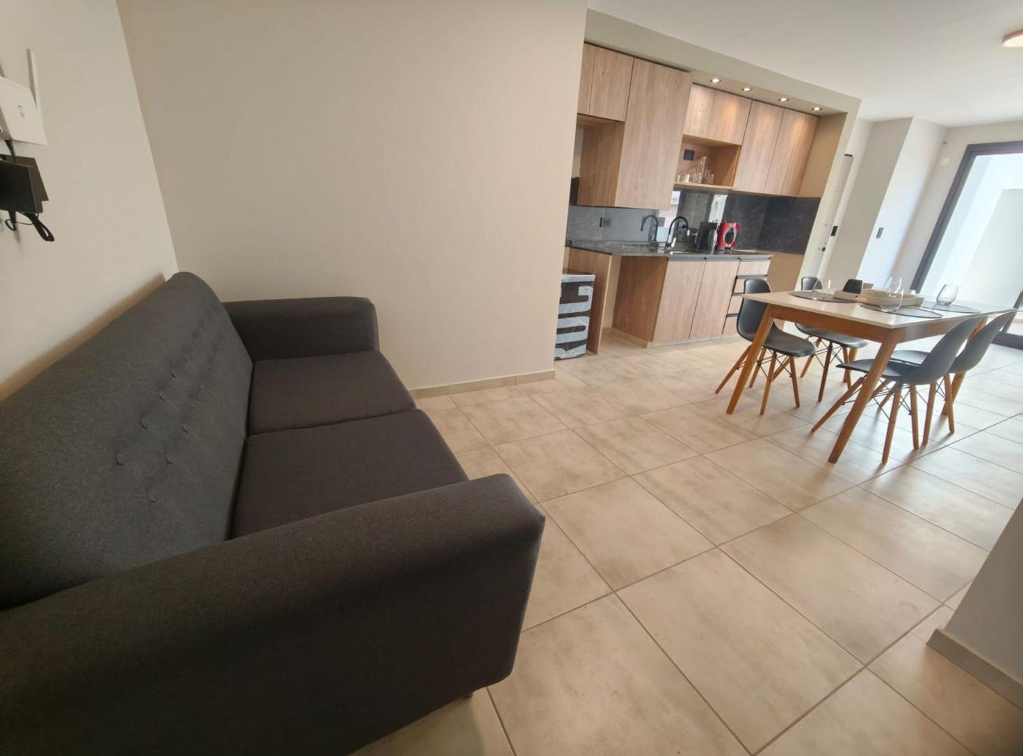 Foto de DEPARTAMENTO 2 DORMITORIO CON BALCON ALTO ALBERDI, imagen 3