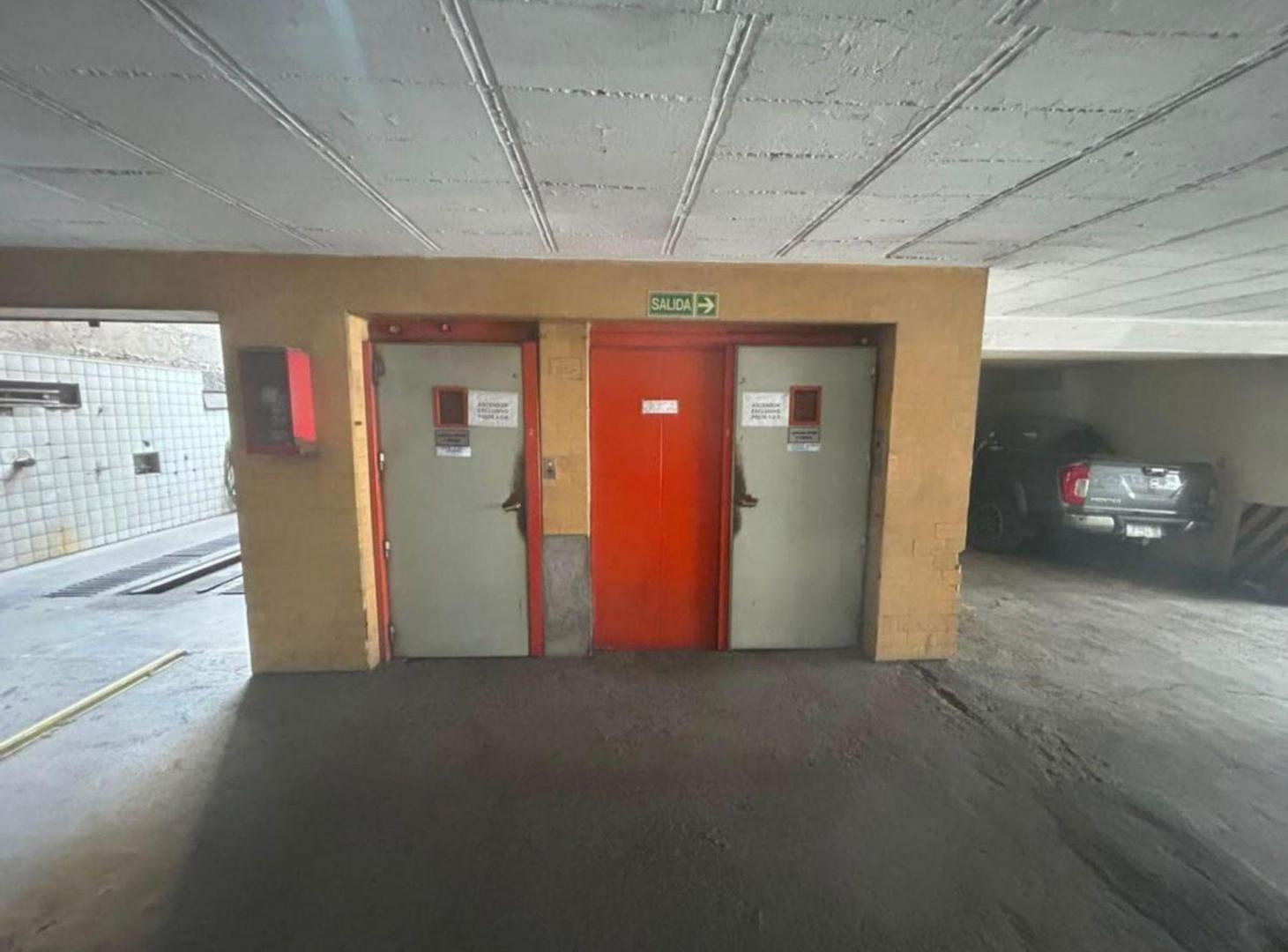 Foto de VENTA COCHERA AV. EMILIO OLMOS 374. B CENTRO, imagen 3