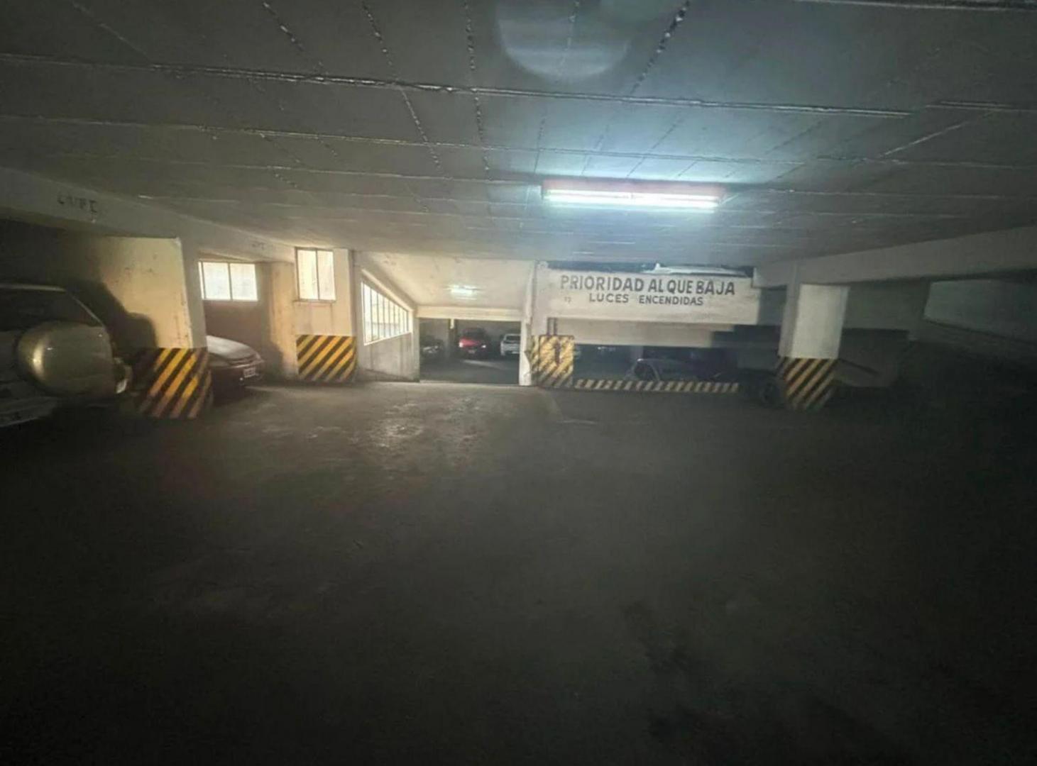Foto de VENTA COCHERA AV. EMILIO OLMOS 374. B CENTRO, imagen 5