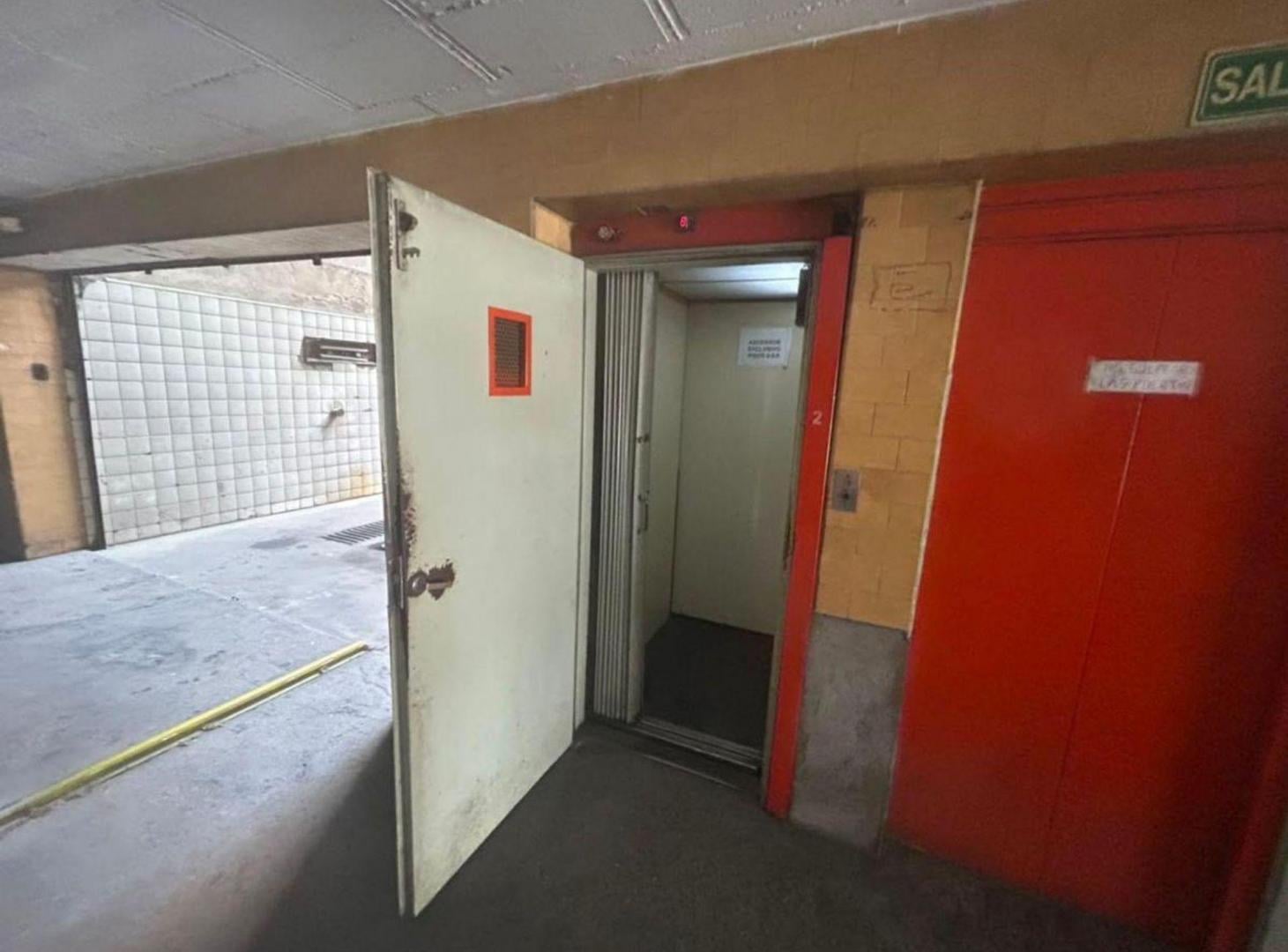 Foto de VENTA COCHERA AV. EMILIO OLMOS 374. B CENTRO, imagen 4