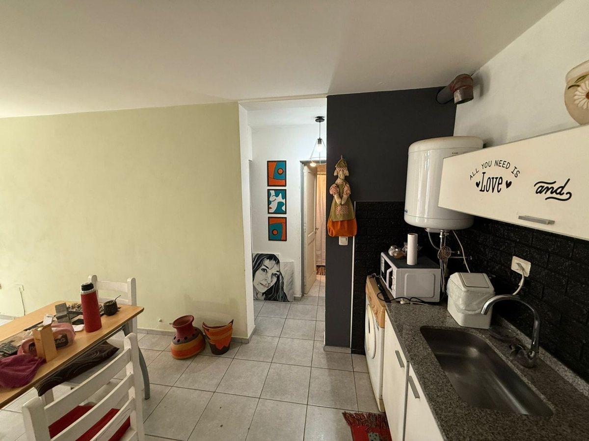 Foto de VENTA DEPARTAMENTO 1 DORMITORIO BARRIO ALBERDI, imagen 3