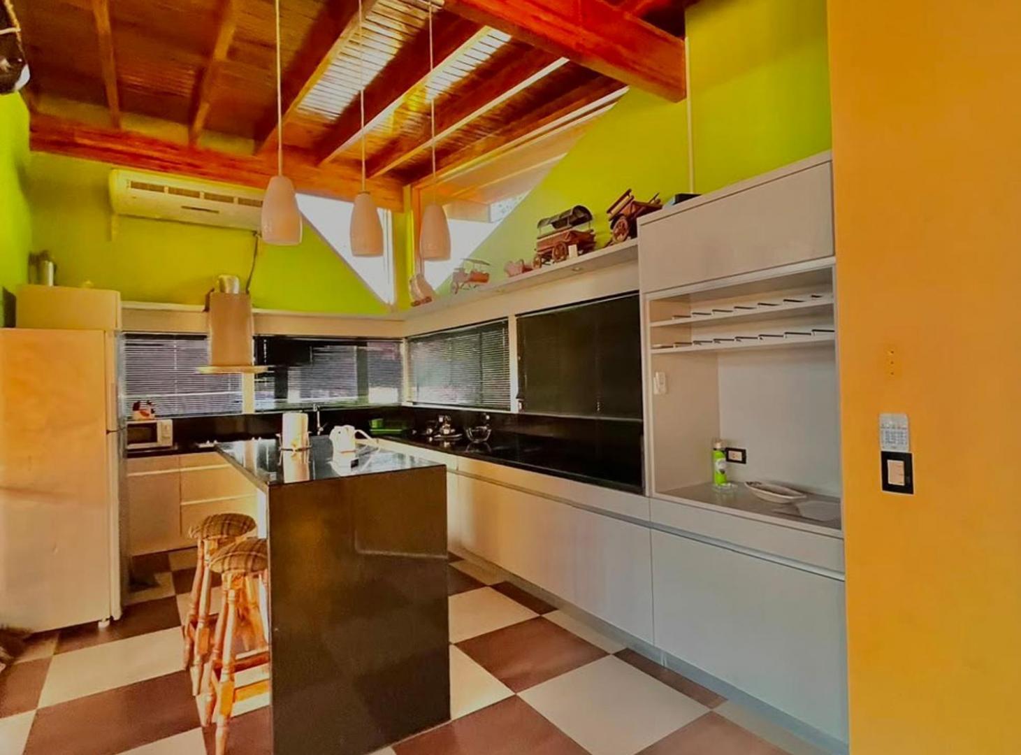 Foto de VENTA EXCLUSIVA CASA 4 DORMITORIOS EN CARLOS PAZ, imagen 4