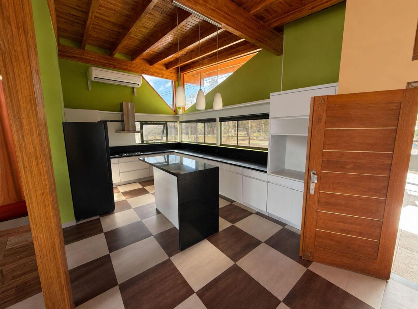 Foto de VENTA EXCLUSIVA CASA 4 DORMITORIOS EN CARLOS PAZ, imagen 3