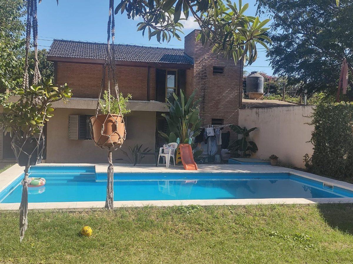 Foto de VENTA CASA DE 3 DORMITORIOS ZONA ARGUELLO, imagen 2