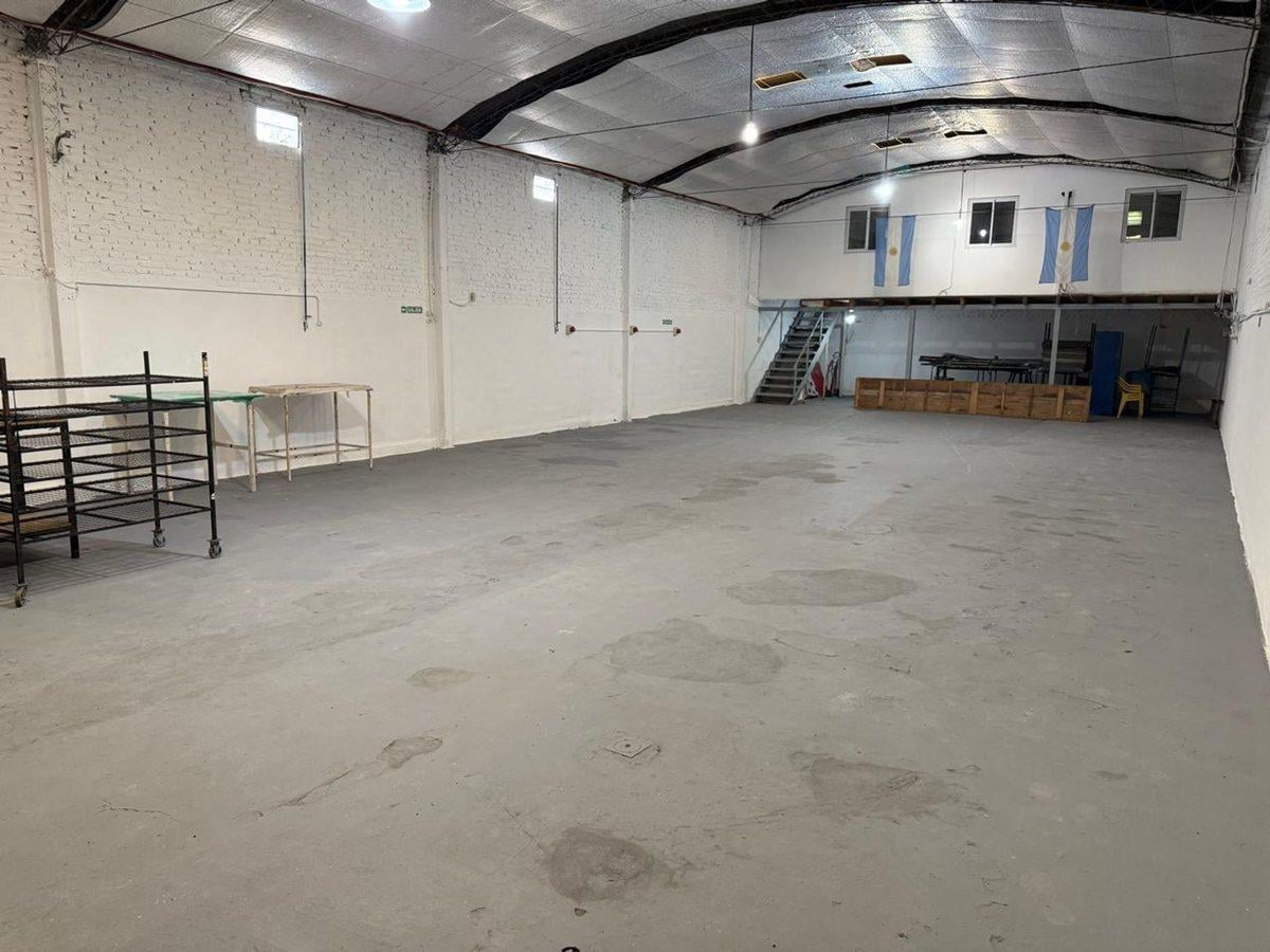 Foto de VENTA GALPON EXCELENTE RENTA- LA CALERA, imagen 3