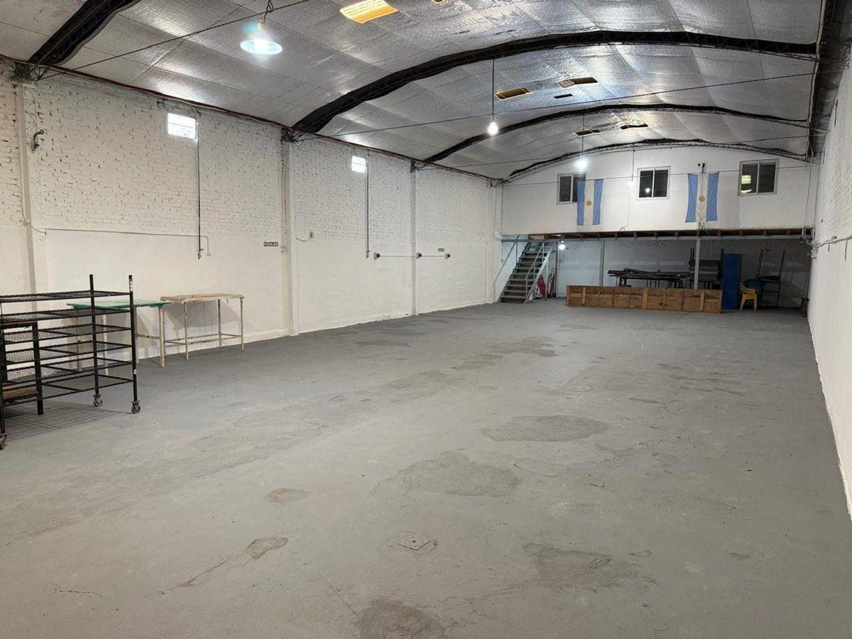 Foto de VENTA GALPON EXCELENTE RENTA- LA CALERA, imagen 1