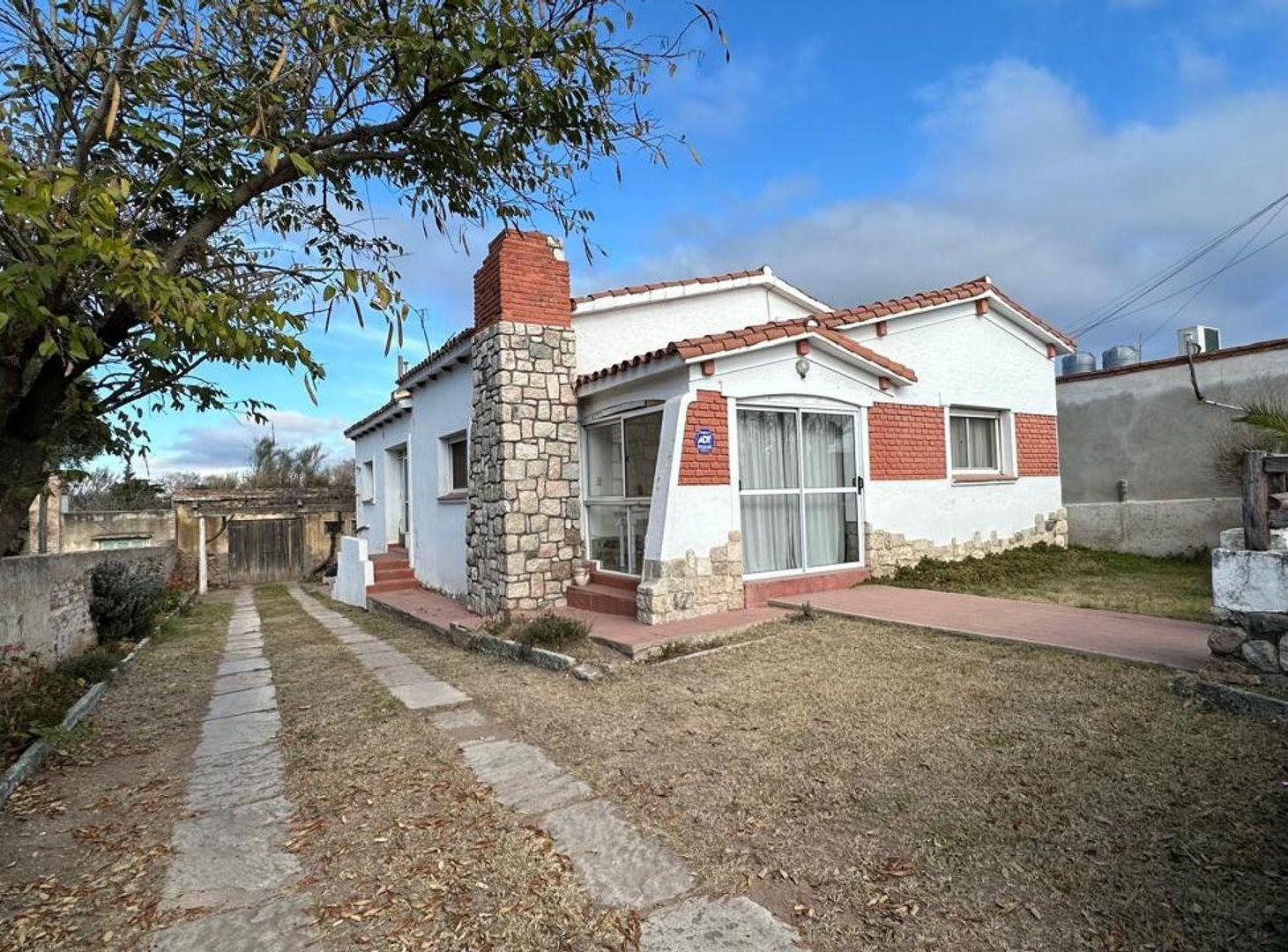 Foto de EN VENTA CASA 3 DORMITORIOS EN CAPILLA DE MONTE, imagen 1