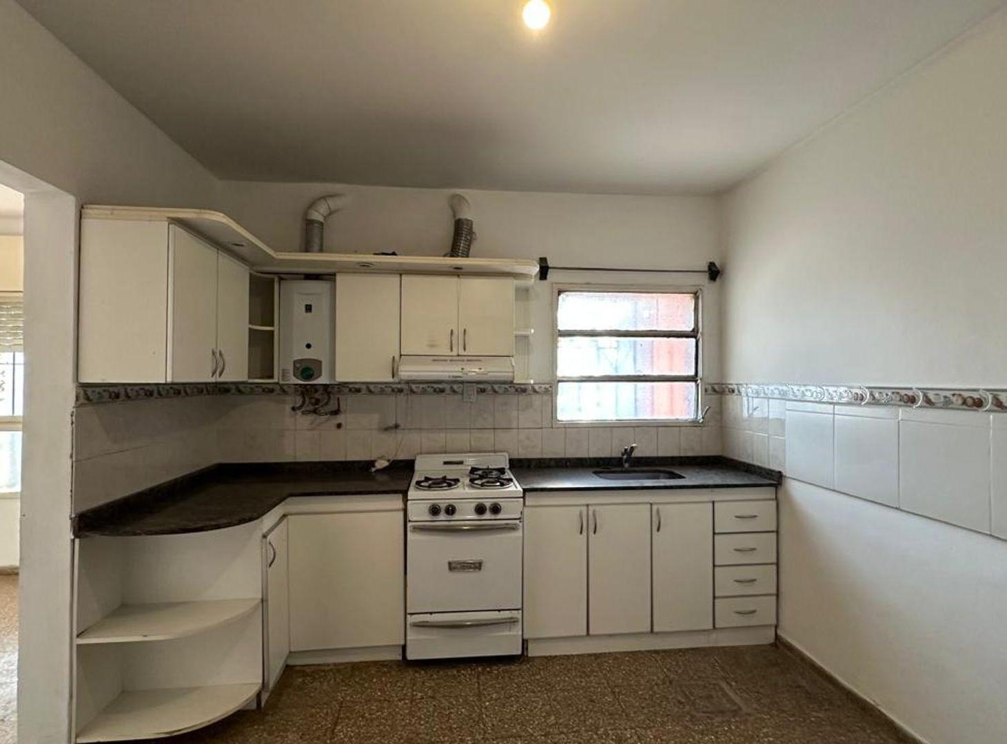 Foto de VENTA CASA 2 DORMITORIOS COCHERA B PARAISOS, imagen 1