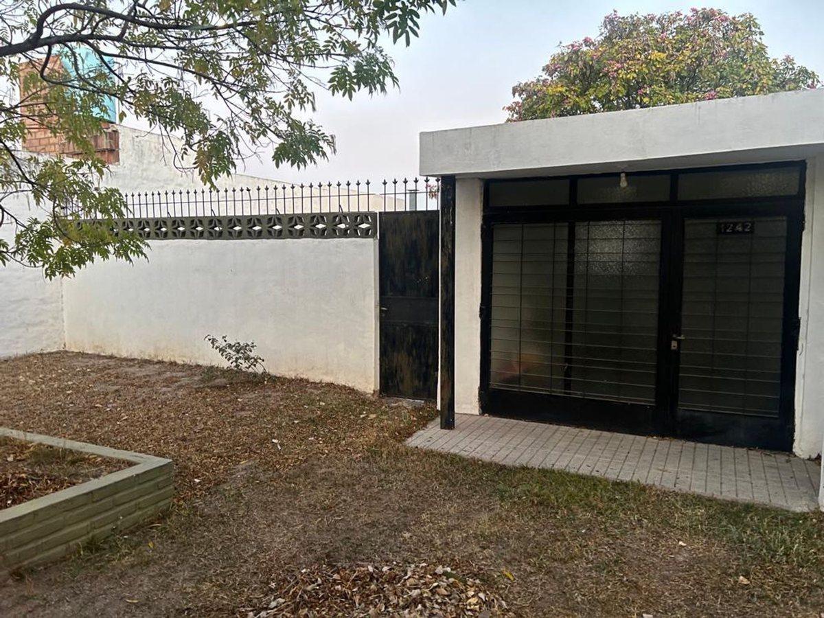Foto de VENTA CASA 2 DORMITORIOS BARRIO ESCOBAR CÓRDOBA, imagen 2
