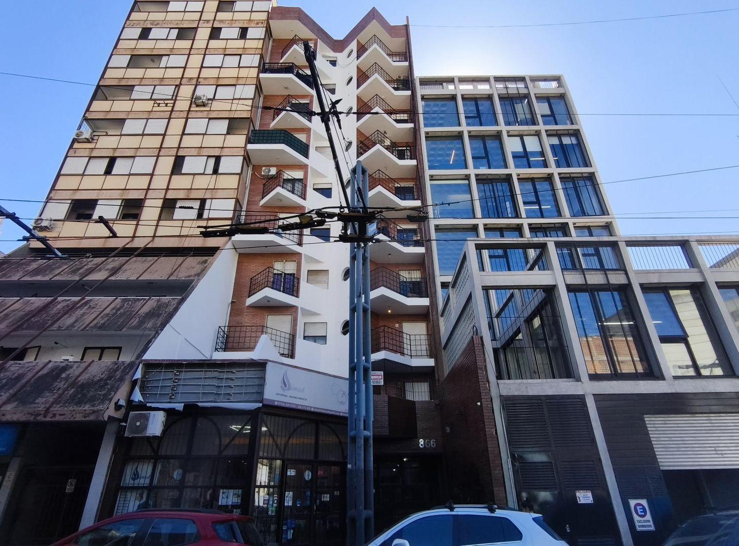 Foto de VENTA DEPARTAMENTO IMPECABLE CENTRO CON BALCON, imagen 3