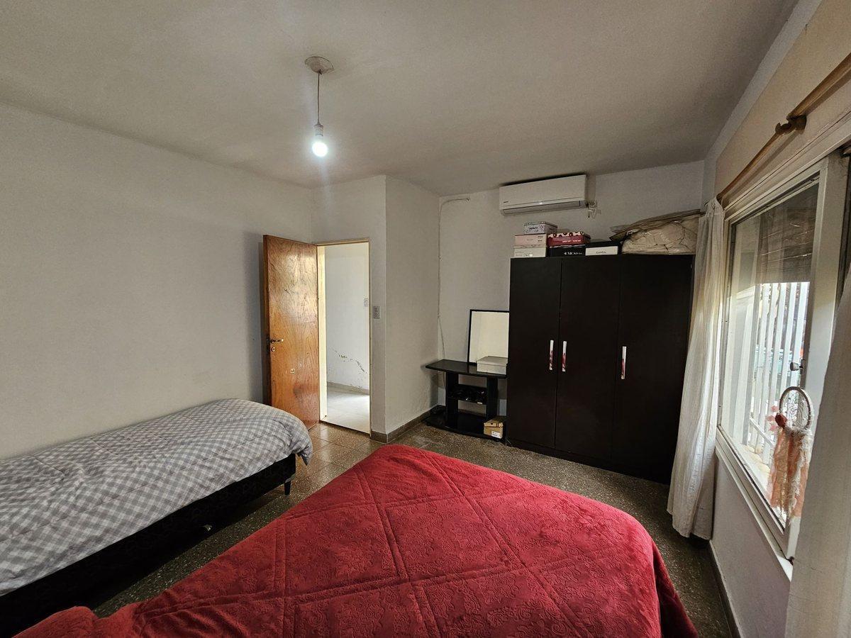 Foto de VENTA CASA 2 DORM MAS DEPTO 1 DORMI JORGE NEWBERY, imagen 2