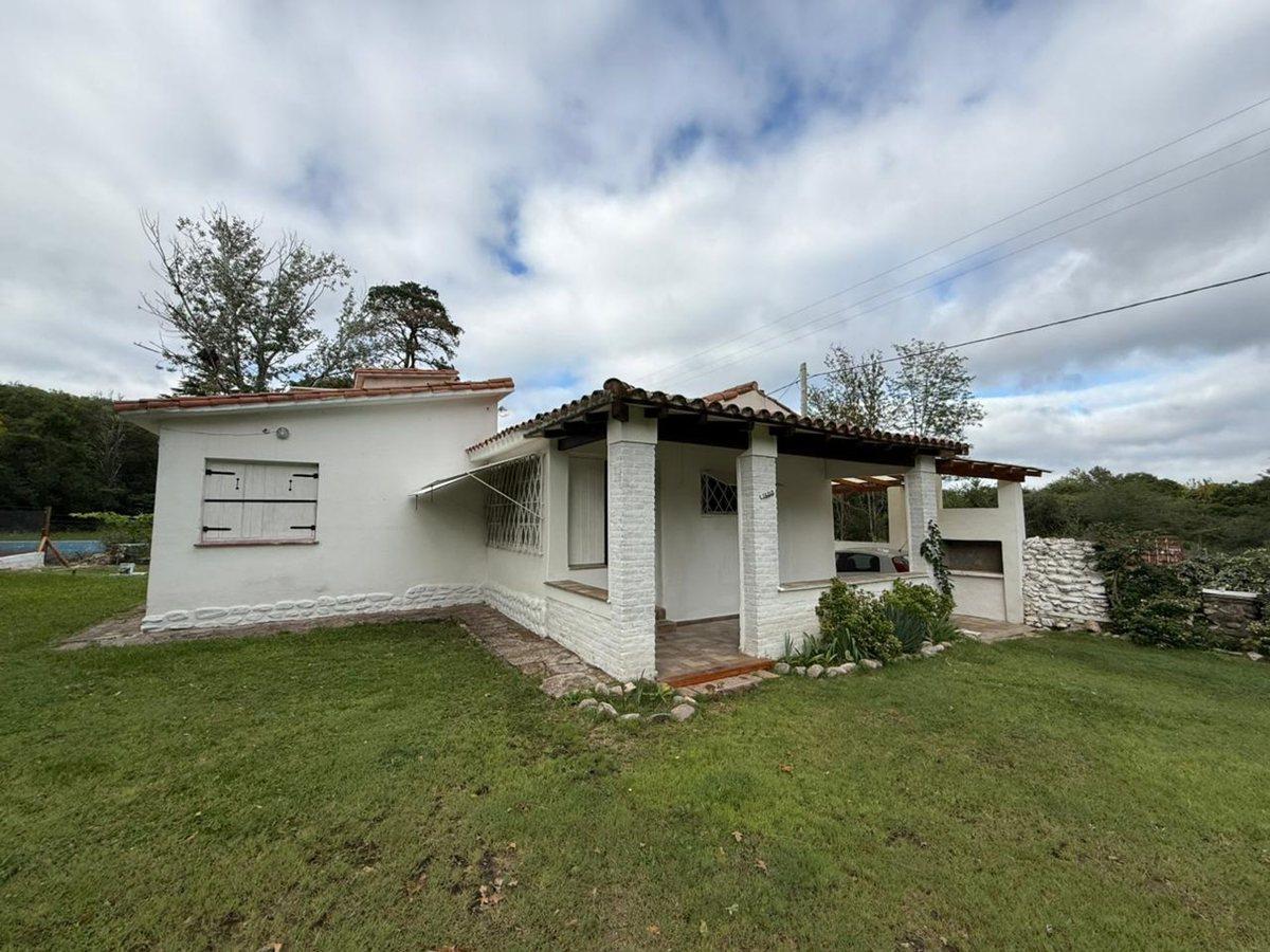 Foto de VENTA HERMOSA CASA VALLE HERMOSO 2 DORM. MAS DEPTO, imagen 1