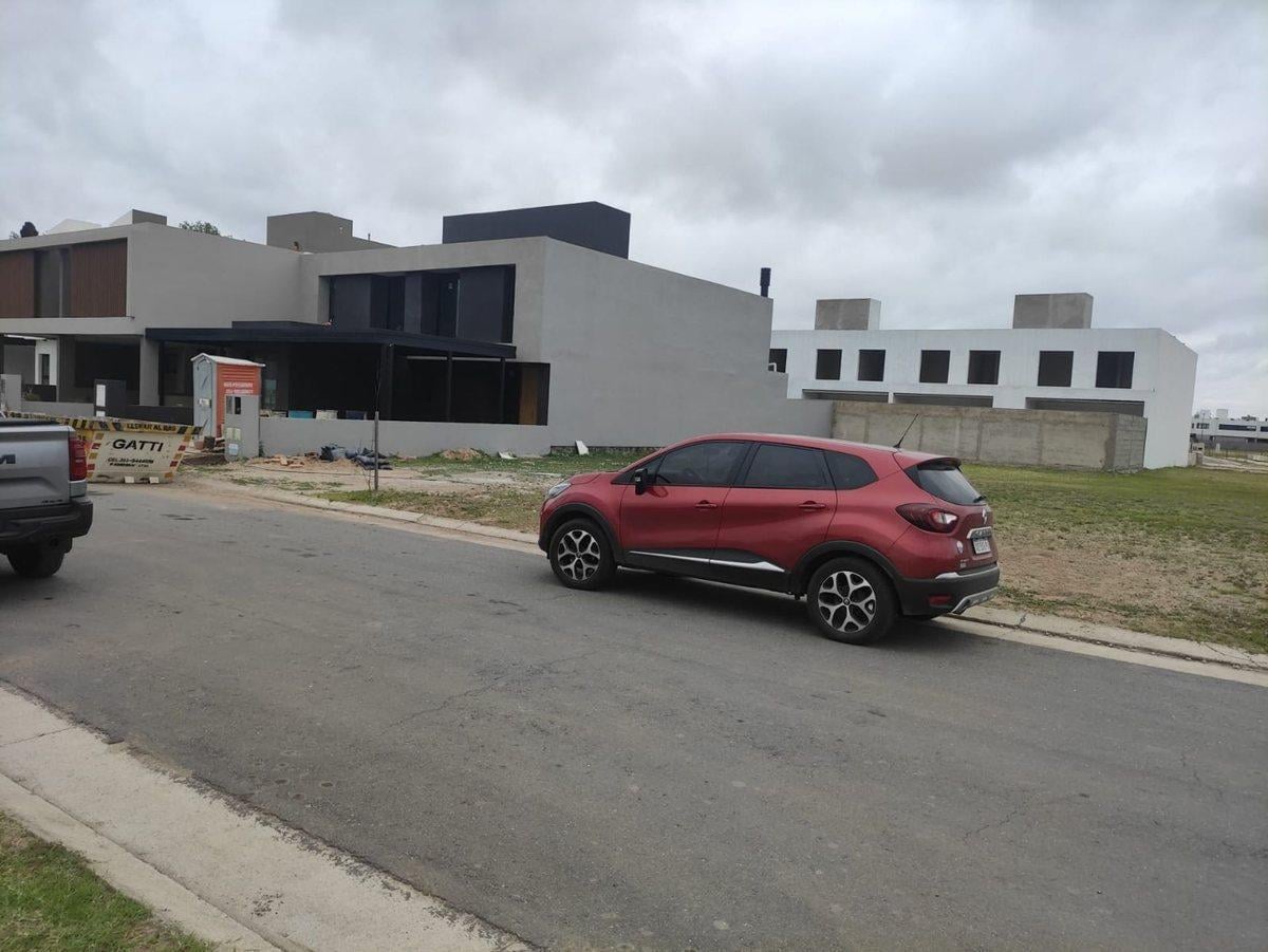 Foto de UNICO LOTE CHACRAS GREEN 374m2 BARRIO CERRADO, imagen 5