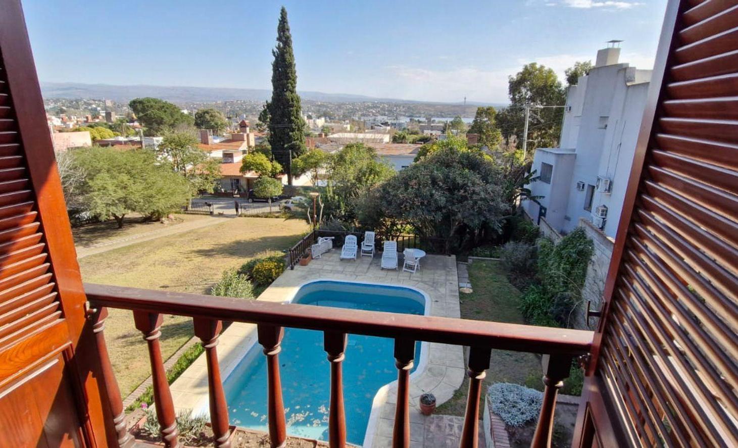 Foto de CASA 5 DORMITORIOS, 6 BAÑOS Y PILETA EN COSTA AZUL, imagen 1