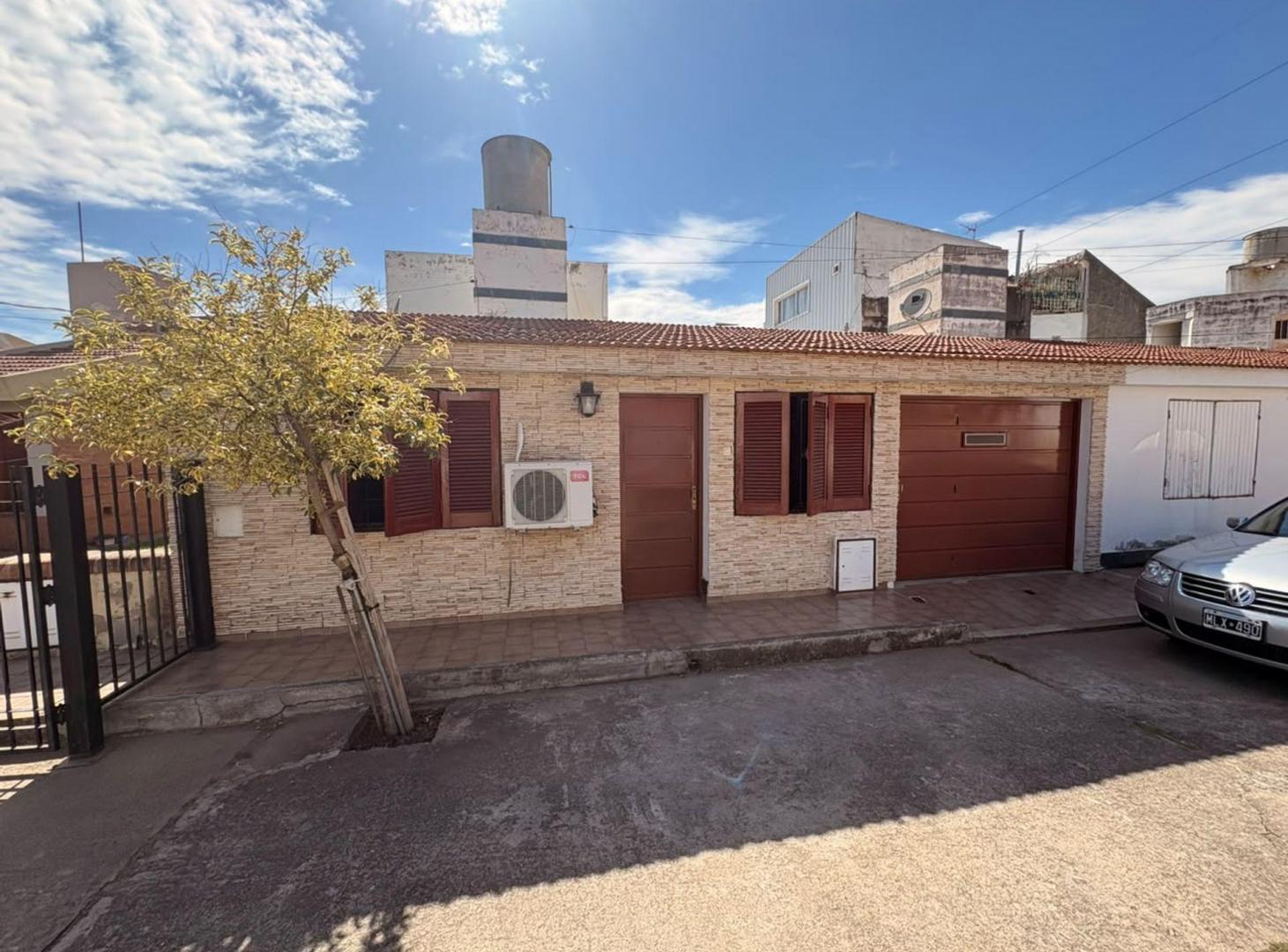 Foto de VENTA CASA 3 DORMITORIOS EN HOUSING – BARRIO COLÓN, imagen 2