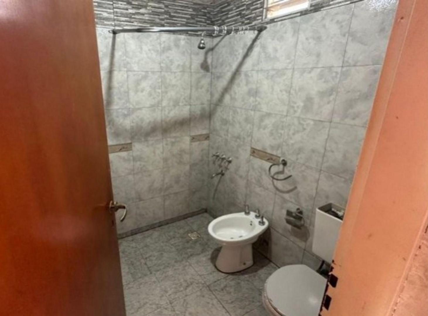 Foto de VENTA CASA + 2 DEPTOS + LOCAL EN FUNCIONAMIENTO, imagen 2
