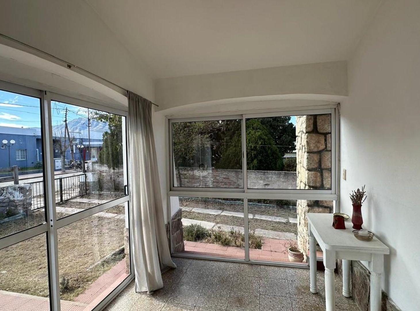 Foto de EN VENTA CASA 3 DORMITORIOS EN CAPILLA DE MONTE, imagen 2