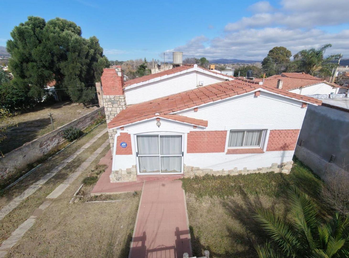 Foto de EN VENTA CASA 3 DORMITORIOS EN CAPILLA DE MONTE, imagen 1