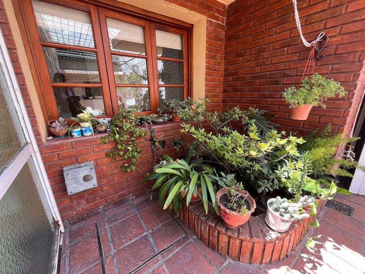 Foto de SE VENDE CASA PB DOS DORMITORIOS EN B° PUEYRREDÓN, imagen 4