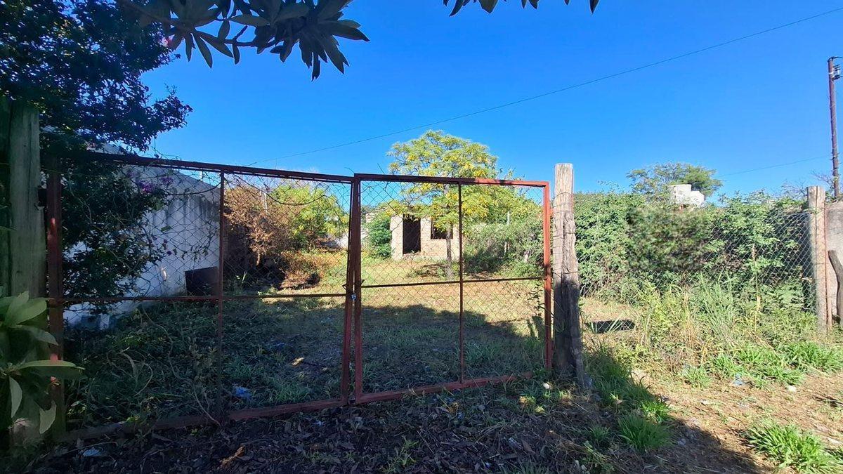 Foto de Vende lote 300m2 con construccion en Toledo Cba., imagen 2