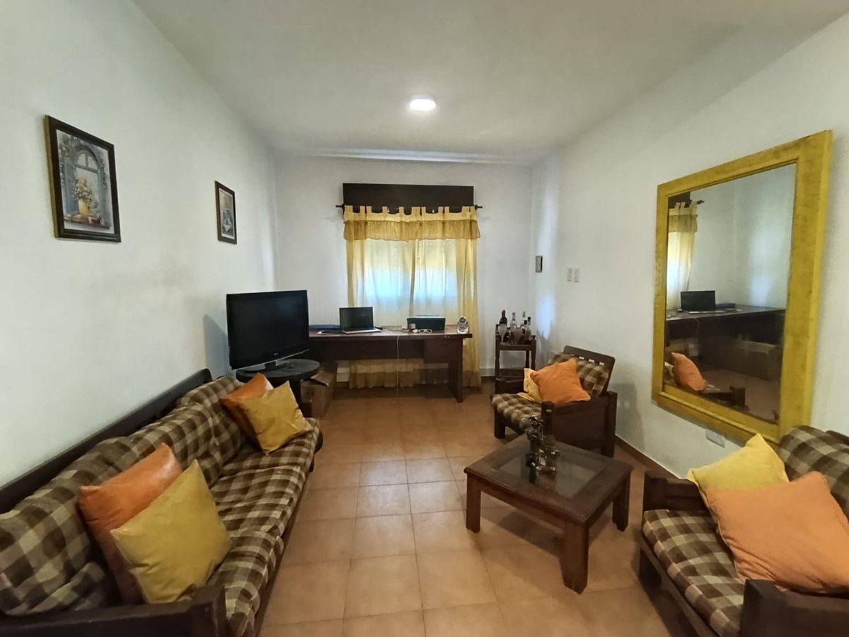 Foto de VENTA CASA 2 DORMITORIOS Y DEPOSITO EN TANTI, imagen 4